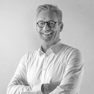 "Knowing that Mom gets three check-ins every day gives me incredible
peace of mind. It feels like I have a partner in her care." 